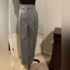 NWOT ZARA trousers/pants. Pants have never been worn.